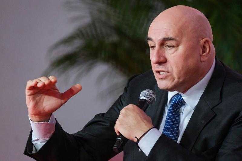 هبوط اضطراري لطائرة تقل وزير الدفاع الإيطالي
