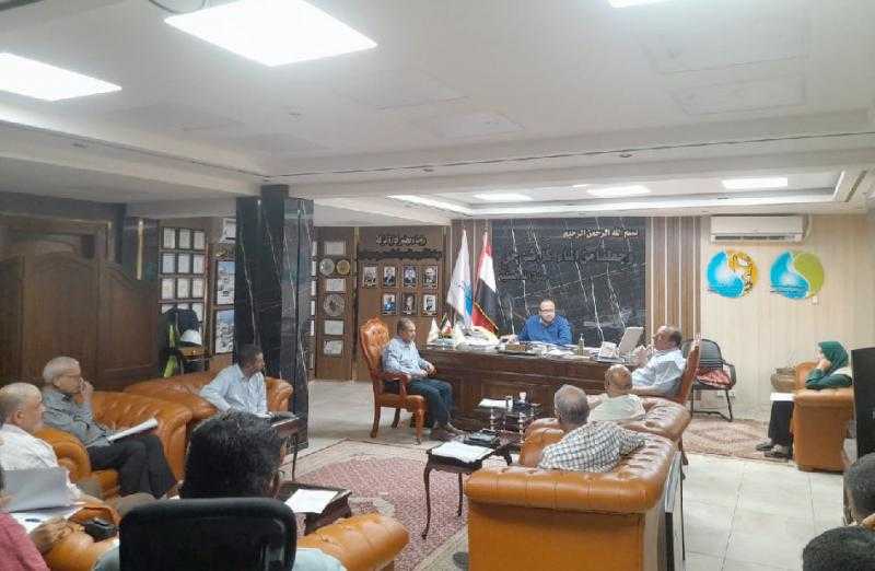 رئيس مياه سوهاج يتابع الاستعدادات النهائية بغرفة الطوارئ لاستقبال عيد الأضحى