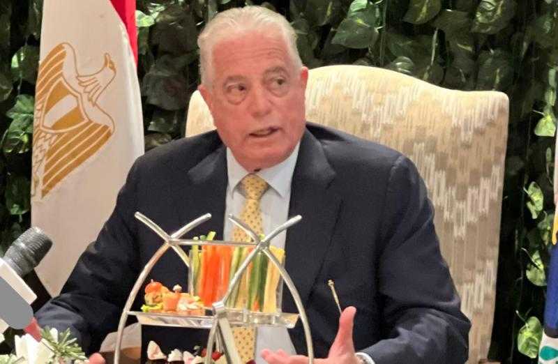 محافظ جنوب سيناء يؤدي صلاة العيد باستاد طور سيناء مع الآلاف من المواطنين