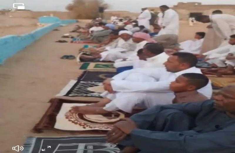 الآلاف يؤدون صلاة عيد الأضحي في أسوان