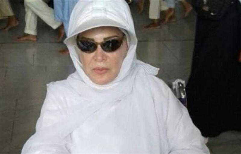 من على كرسي متحرك.. صفية العمري تهنئ جمهورها بعيد الأضحى
