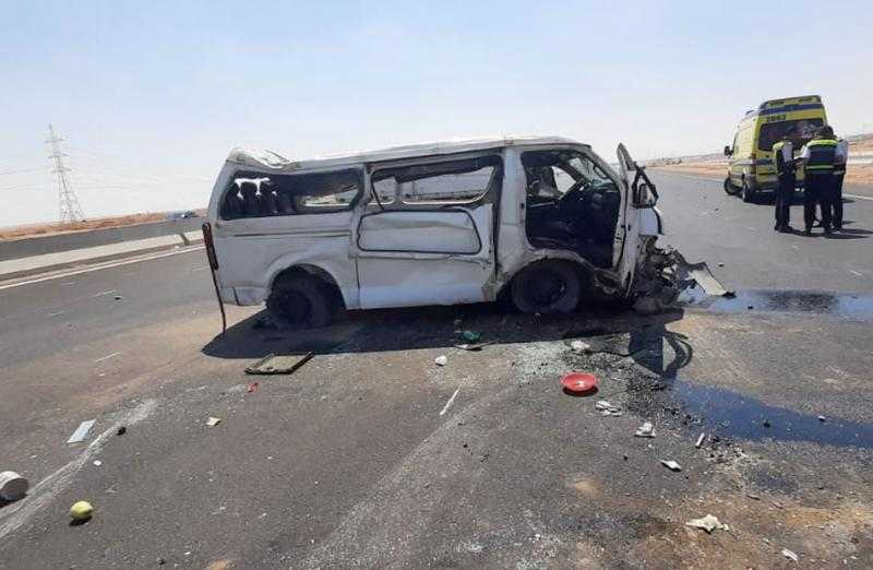 إصابة 8 أشخاص في انقلاب ميكروباص بالطريق الأوسطي