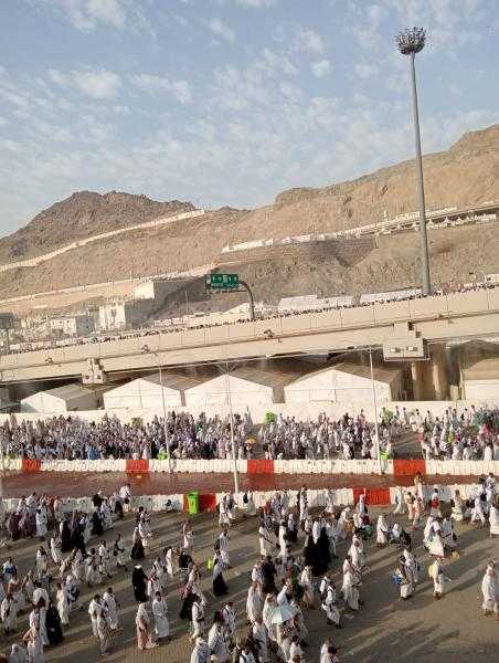 حجاج الجمعيات الأهلية يواصلون أداء المناسك ويرمون جمرة العقبة الكبرى