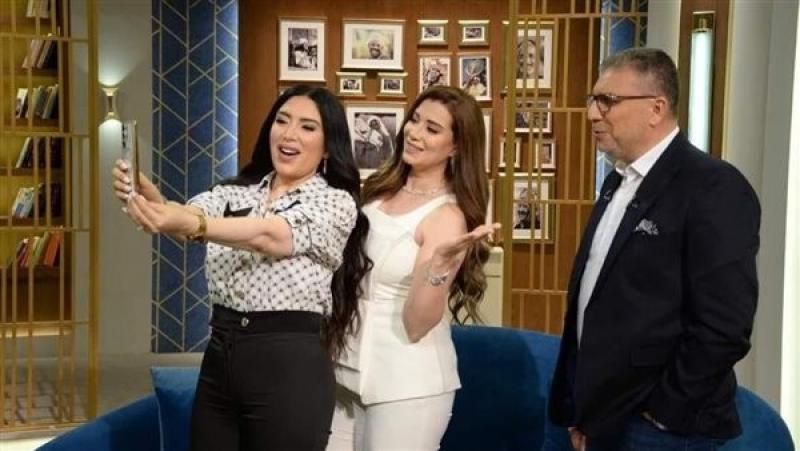 طلب مفاجئ من مروة صبري لعمرو الليثي على الهواء