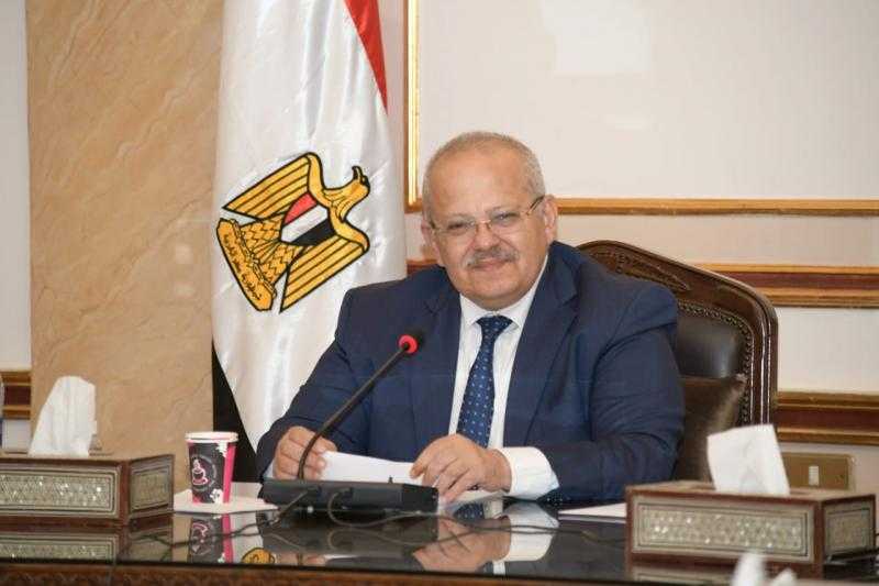 الخشت يتلقى تقريرًا حول عمل أقسام الطوارئ بمستشفيات قصر العيني خلال إجازة عيد الأضحى