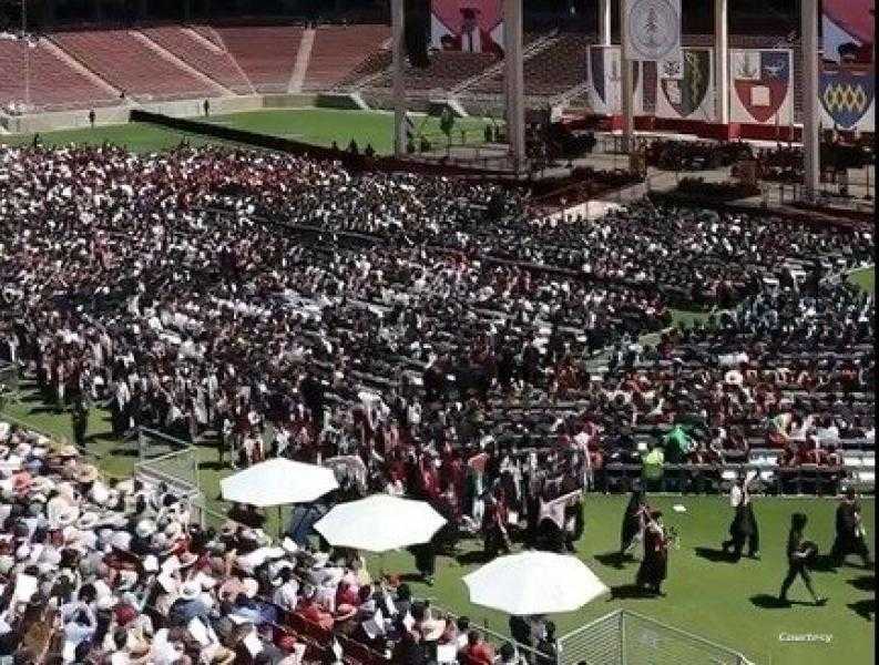 مئات الطلاب يغادرون حفل تخرج بجامعة ستانفورد تضامنا مع غزة