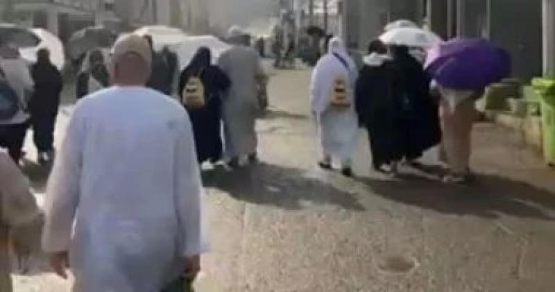 أمطار الخير تنهال على حجاج بيت الله الحرام بمشعر منى