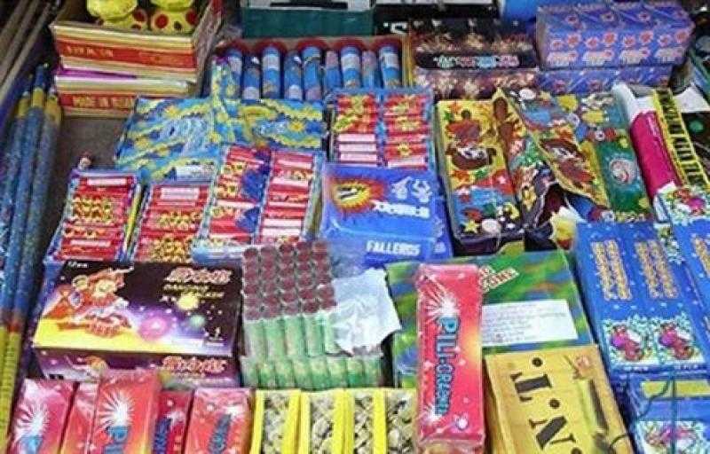 ضبط 12 مليون قطعة ألعاب نارية بحوزة عامل بالفيوم
