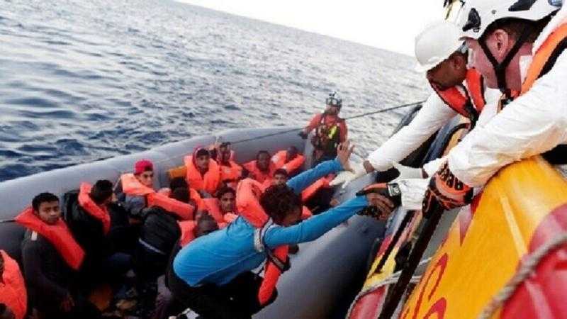 مصرع 11 وفقدان أكثر من 60 بعد غرق قاربي مهاجرين قبالة إيطاليا