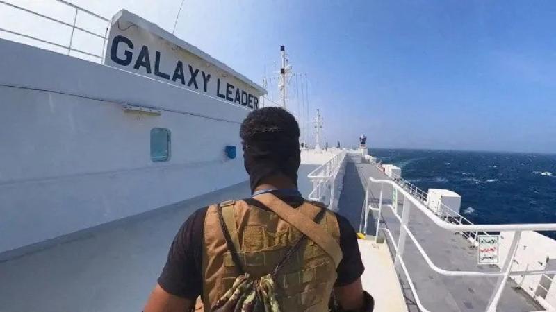 البيت الأبيض يعلن مقتل بحار فلبيني في هجوم للحوثيين على سفينة شحن
