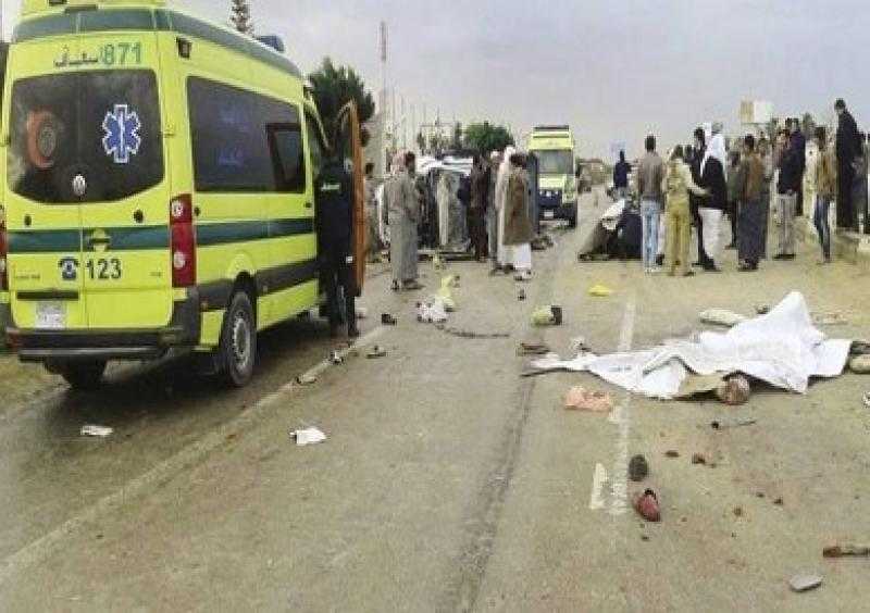 مصرع 4 أشخاص وإصابة 3 آخرين في حادث تصادم سيارة بالرصيف بكفر الدوار