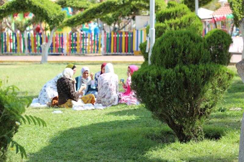 إقبال كثيف للمواطنين على الحديقة الدولية للاحتفال بثالث أيام عيد الأضحى