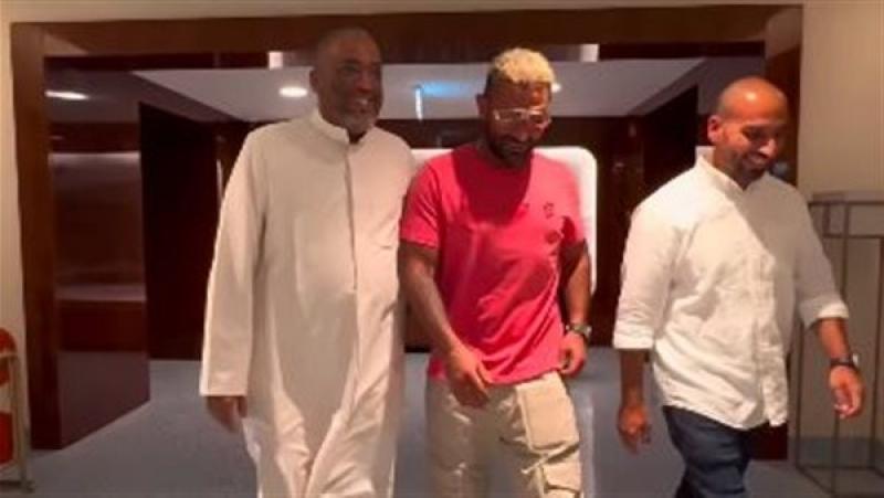 أحمد سعد يصل البحرين استعدادا لإحياء حفل عيد الأضحى