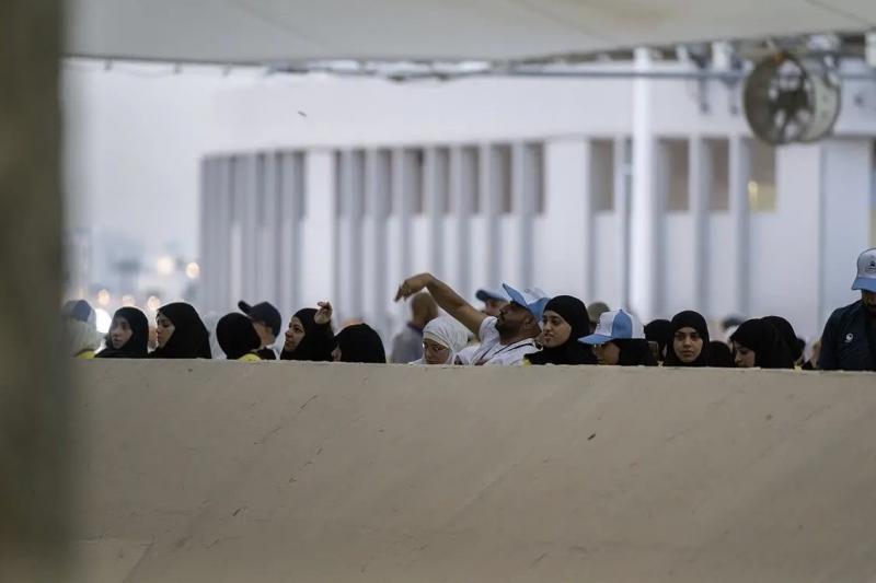 في آخر أيام الحج وثالث أيام التشريق .. حجاج بيت الله الحرام يرمون الجمرات الثلاث .. ومنى تودع ضيوفها