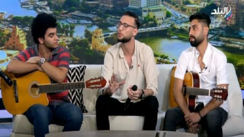 اتربوا على أغاني أم كلثوم.. فرقة موسيقية تبدع في الأداء على الهواء