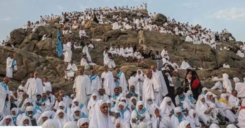 حقيقة العثور على أعمال سحر بـ جبل عرفات.. عالم أزهري يحسم الجدل