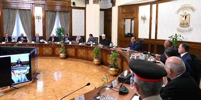 وزير السياحة يتوعد الشركات المتورطة في تقديم وعود للمواطنين بالحج خارج الإطار الرسمي