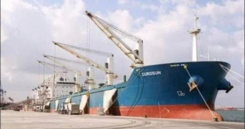 ميناء دمياط يستقبل 35 سفينة متنوعة خلال 24 ساعة