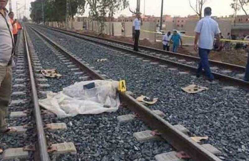 مصرع أسرة تحت عجلات القطار بأسوان