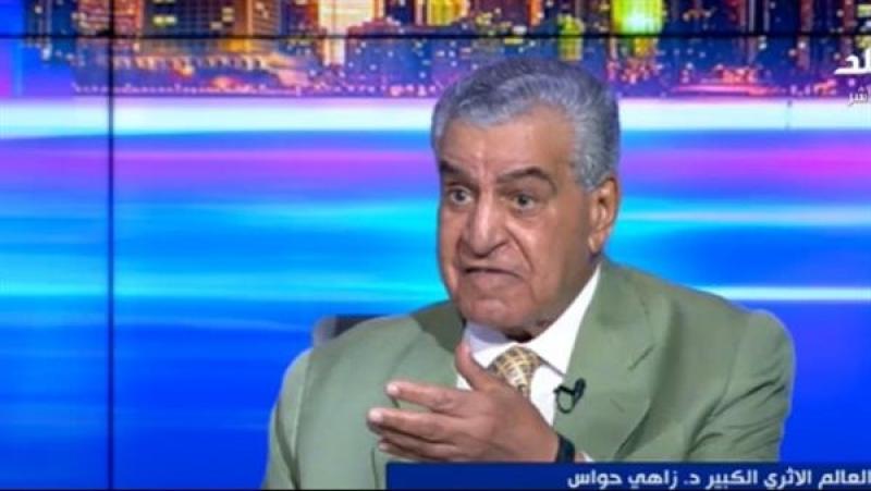 زاهي حواس يطالب بتدريس اللغة الهيروغليفية لطلاب المدارس