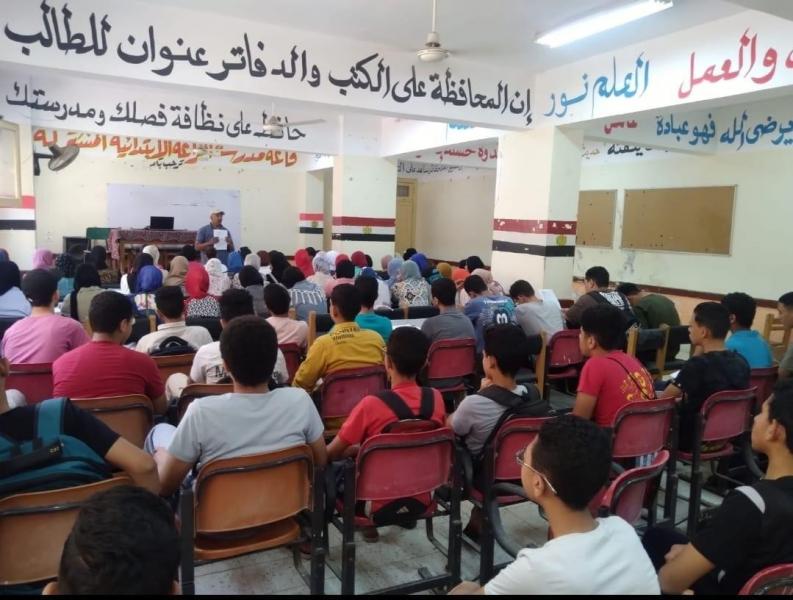 «التعليم» تواصل تقديم المراجعات المجانية لطلاب الثانوية العامة على مستوى الجمهورية
