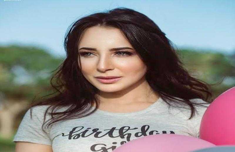 ساندي تخطف الأنظار في أحدث حفلاتها الغنائية | صور