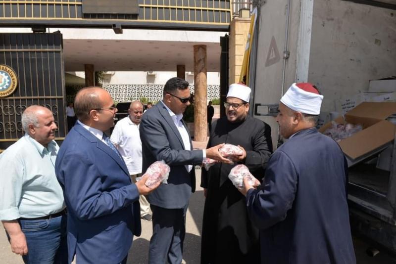 محافظ الدقهلية يشهد استلام الدفعة الأولي من صكوك لحوم الأضاحي 2024 بإجمالي 2 طن توزع علي الأسر الأولي بالرعاية