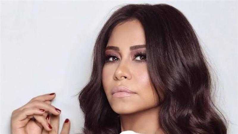 طارق الشناوي: شيرين عبدالوهاب في حالة مزاجية سيئة والدائرة المحيطة بها تستغلها