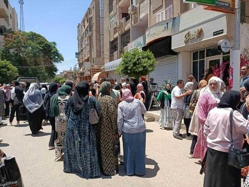 إصابة طالبين بانهيار عصبي وهبوط بسبب سوء التفتيش بامتحانات الثانوية في المنيا