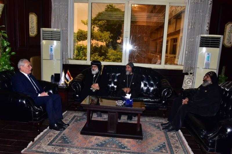 محافظ الأقصر يستقبل رئيس دير الشايب ويهنئه بتجليسه أسقفا