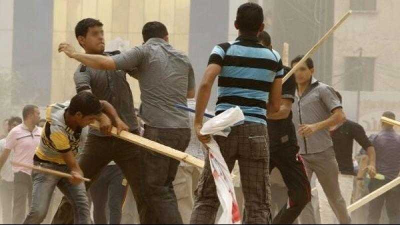 كشف ملابسات فيديو الاعتداء الجماعي على شخص بعصا خشبية.. وضبط مرتكبي الواقعة
