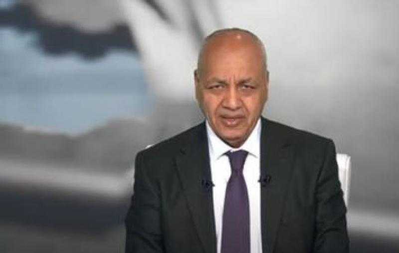 مصطفى بكري : الرئيس السيسي وجه بمراجعة قرار غلق المحلات