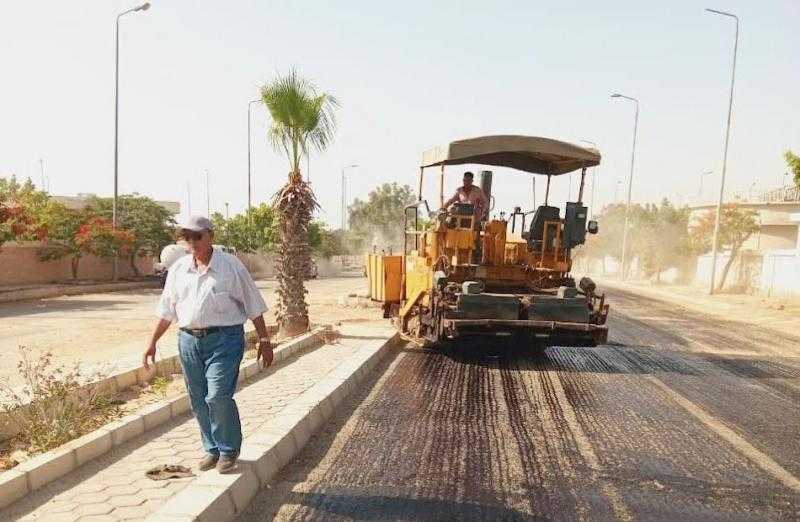 الإسكان: صيانة ورفع كفاءة الطرق والمرافق بمدن العاشر من رمضان والعبور والصالحية الجديدة