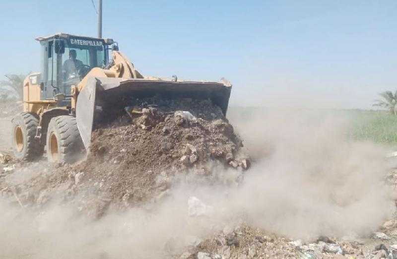 رفع 54 طن مخلفات بطريق محطة كهرباء أرمنت في الأقصر|صور