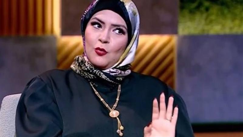 منال عبد اللطيف: بفكر أقلع الحجاب فى فرح ابنتي