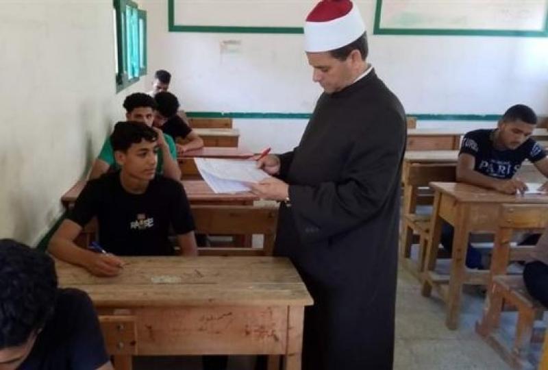 رئيس منطقة الإسماعيلية الأزهرية يتفقد امتحانات طلاب الشهادة الثانوية