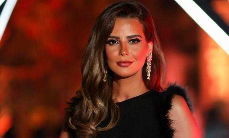 إيمان العاصي ترقص مع دينا فؤاد خلال حضورهم حفل زفاف | صور