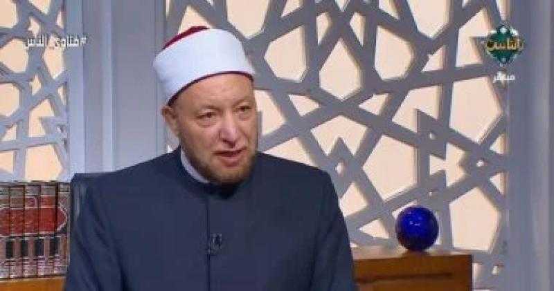 أمين الفتوى يجيب على سؤال متصل: ما حكم بيع دواء جاءنى مساعدة؟