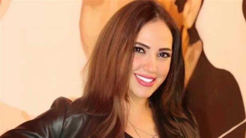 إيمي طلعت زكريا تعلن خطبتها على شاب من خارج الوسط الفني