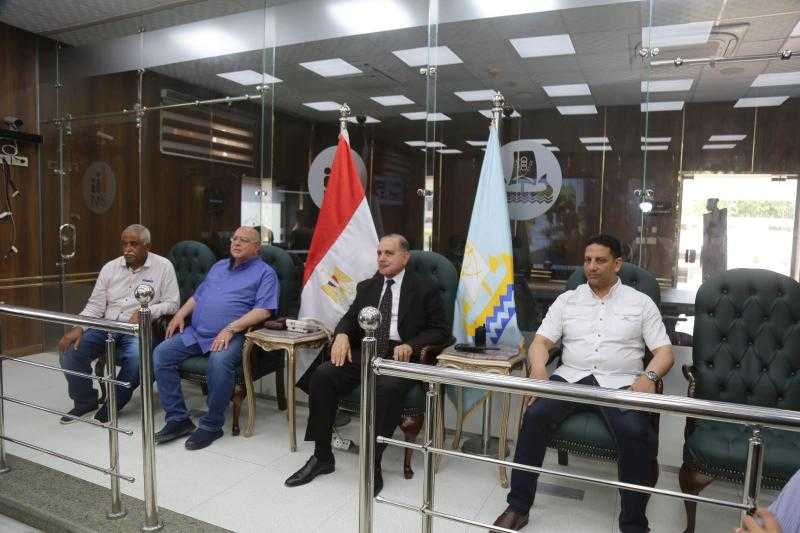 محافظ كفر الشيخ يتابع جهود الوحدات المحلية في تطبيق المواعيد الجديدة لغلق المحال