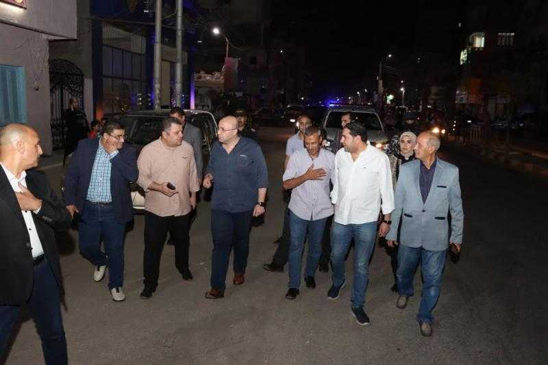 محافظ بني سويف يتابع ”ميدانيًا” تطبيق قرار غلق المحال التجارية