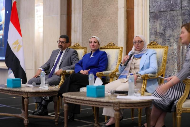 وزيرة البيئة تشارك فى الجلسة النقاشية حول المخرجات الرئيسية لتقرير سياسات النمو الأخضر فى مصر