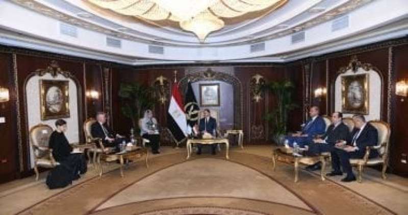 خط أحمر