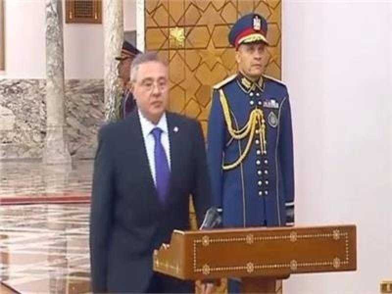بعد تجديد الثقة.. اللواء عمرو حنفي يؤدي اليمين الدستورية محافظًا للبحر الأحمر