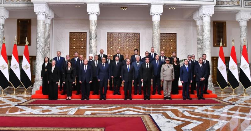 القائمة النهائية للوزراء والمحافظين ونوابهم في الحكومة الجديدة.. تفاصيل