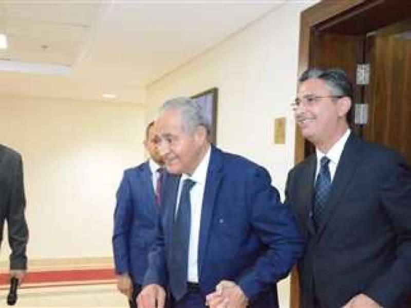 خط أحمر