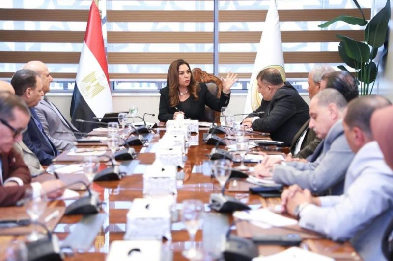 الدكتورة منال عوض تتابع مع قيادات الوزارة بعض الملفات المهمة.. وتعبر عن اعتزازها بثقة القيادة السياسية في توليها الوزارة