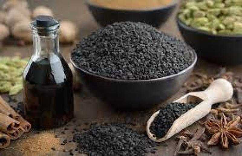 حبة البركة واللبان الدكر.. مواد طبيعية بديلة لمستحضرات التجميل.. فيديو