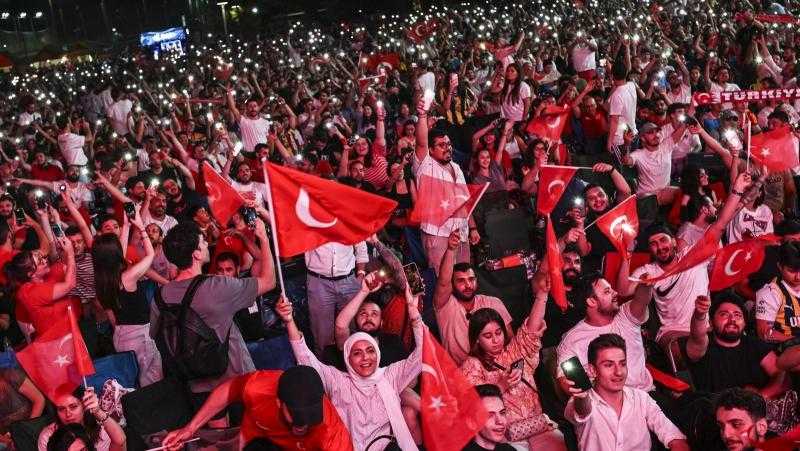 مدرب هولندا: لا أخشى الدعم الجماهيري المنتظر للمنتخب التركي في برلين