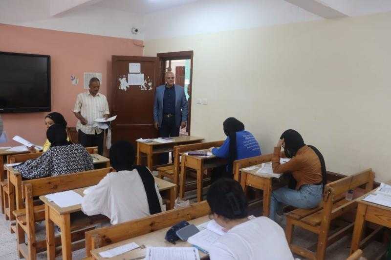 محافظ القليوبية يتفقد لجان امتحانات الثانوية العامة بمدينتي بنها وكفر شكر